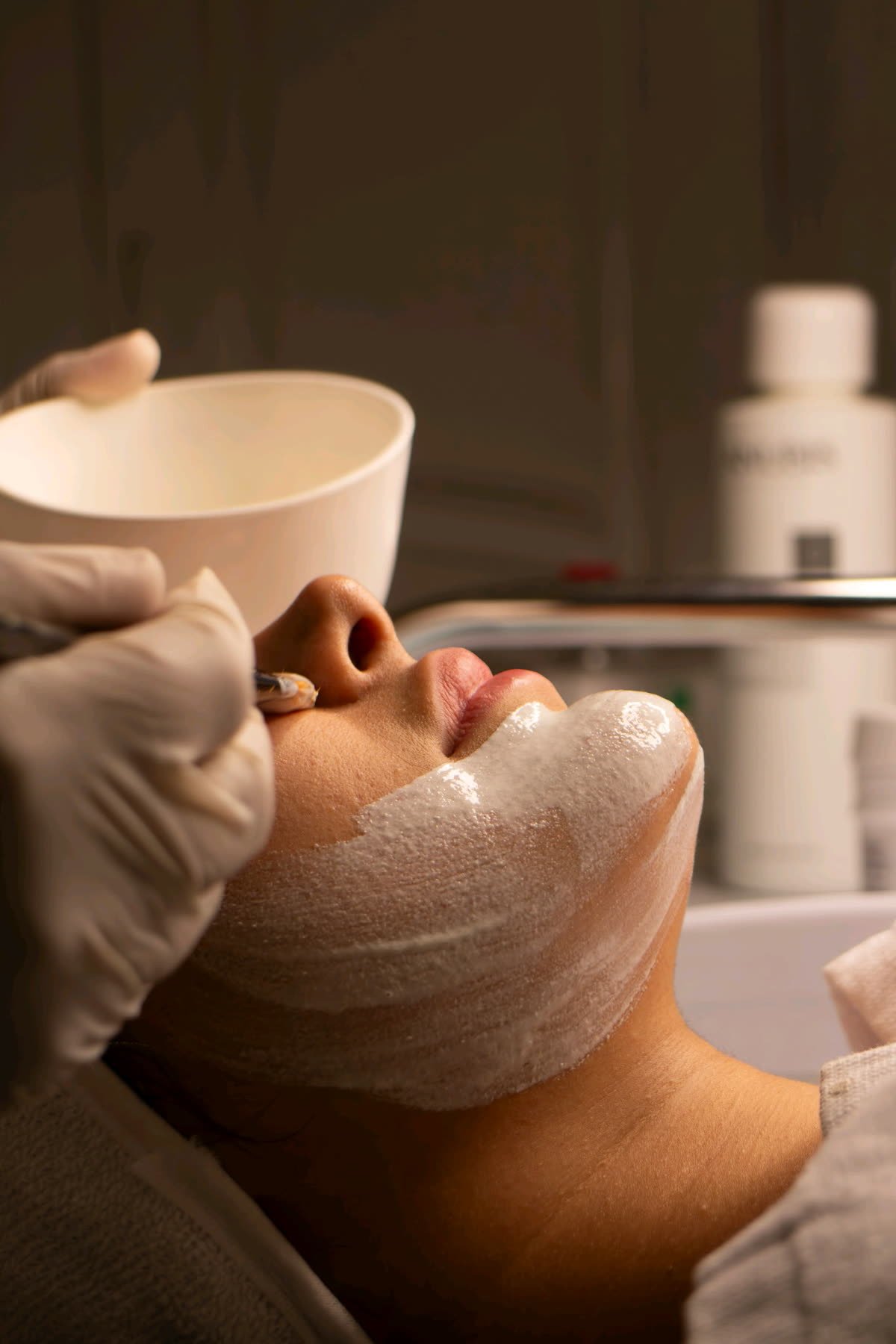 Pose de vernis semi-permanent — beauté des mains chez OVA Institut Thiers
